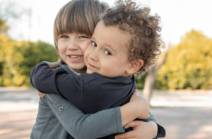 Como se planejar financeiramente para a chegada de um filho? Foto: FreePik