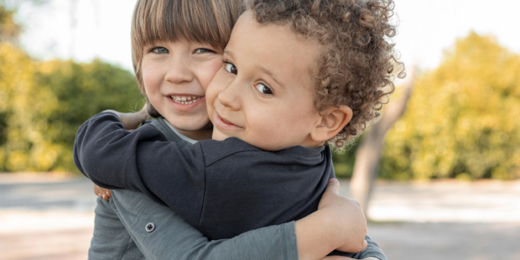 Como se planejar financeiramente para a chegada de um filho? Foto: FreePik