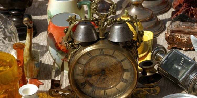 Identificação de peças raras que podem gerar lucro para colecionadores. - Créditos: depositphotos.com / francofox