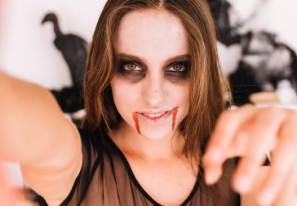 Cuidado com as lentes de contato não certificadas! Foto: FreePik