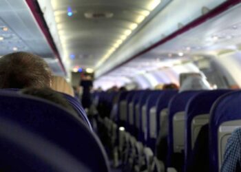 Modo avião - Créditos: depositphotos.com / jevanto