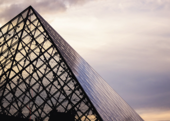 Assalto ao Louvre digno de cinema. Foto: FreePik