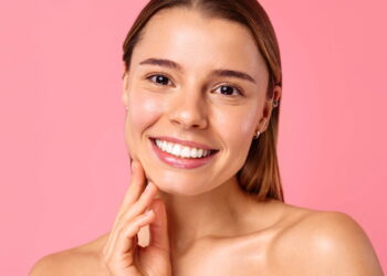 Proteção antioxidante prevenindo danos causados por radicais livres e envelhecimento precoce - Créditos: depositphotos.com / orion_production