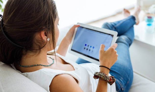 26% dos brasileiros recorrem ao Google diante de problemas de saúde. Foto: FreePik