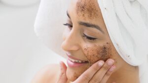 A verdade sobre a esfoliação facial e seus riscos ocultos