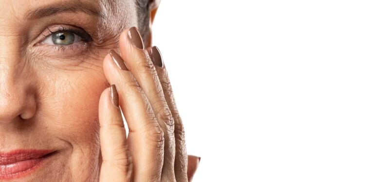 Na perfumaria: 5 produtos que combatem o envelhecimento - Freepik