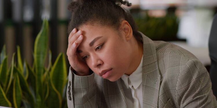 Sensibilidade intensa mantendo conflitos internos longe do olhar alheio. - Créditos: depositphotos.com / jet_po.mail.ru