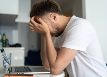 Programas de apoio psicológico acelerando a prevenção de transtornos mentais em TI. - Créditos: depositphotos.com / DedMityay