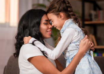 Como proteger a saúde mental das crianças? Foto: FreePik