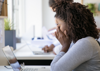 Empresas devem apoiar o retorno ao trabalho após câncer de mama. Foto: FreePik