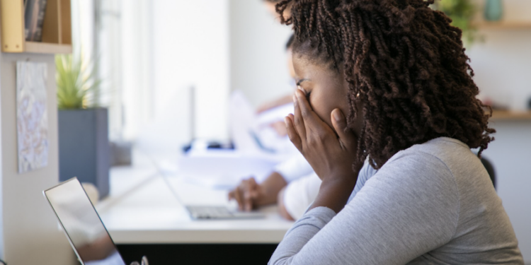 Empresas devem apoiar o retorno ao trabalho após câncer de mama. Foto: FreePik