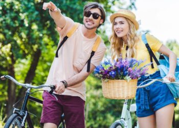 O tipo de perfume ideal para combinar com looks de verão