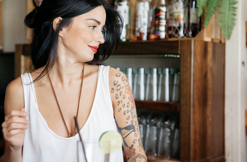 Tatuagem feminina, símbolo de empoderamento. Foto: FreePik