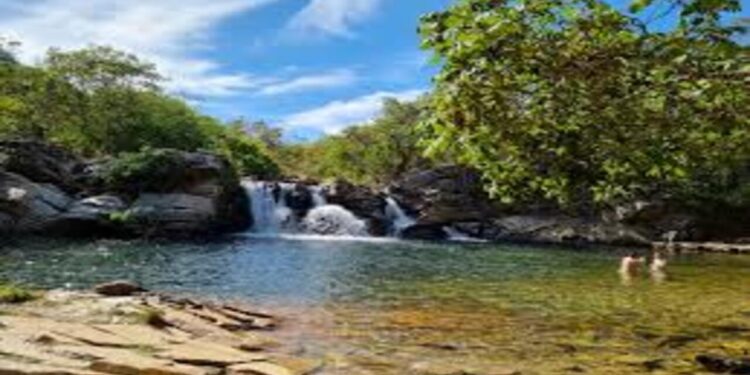 Cachoeira das Araras, Pirenópolis - Créditos: commons.wikimedia.org