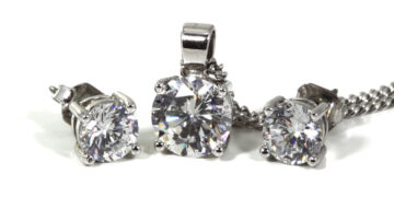 Como saber se suas joias realmente são de prata