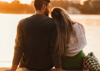 Padrões comportamentais que influenciam decisões sobre retomar antigos romances - Créditos: depositphotos.com / Cristalov