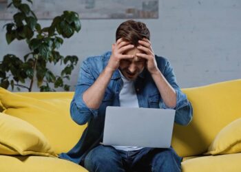 Sensibilidade elevada que dificulta a percepção de intenções ocultas nas redes. - Créditos: depositphotos.com / AntonLozovoy