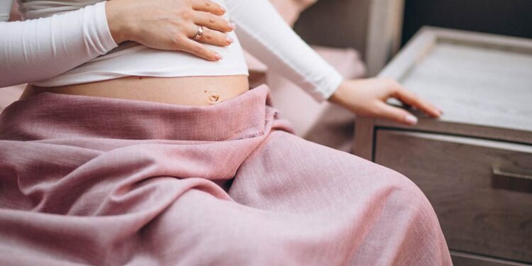 Enjoo na gravidez: Porque acontece, quando melhora e papel da alimentação