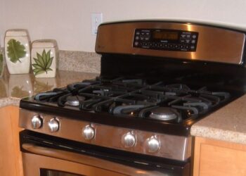 Como deixar o fogão brilhando com ingredientes naturais