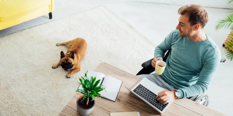 Soluções tecnológicas que aumentam a produtividade e organização do espaço de trabalho. - Créditos: depositphotos.com / HayDmitriy