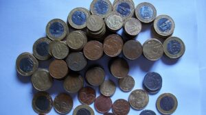 Como identificar moedas falsas no mercado de colecionadores