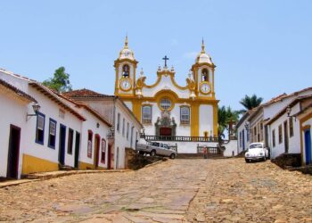 A arquitetura colonial da cidade revela memórias vivas do Brasil - Créditos: depositphotos.com / Ukrolenochka