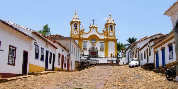 A arquitetura colonial da cidade revela memórias vivas do Brasil - Créditos: depositphotos.com / Ukrolenochka