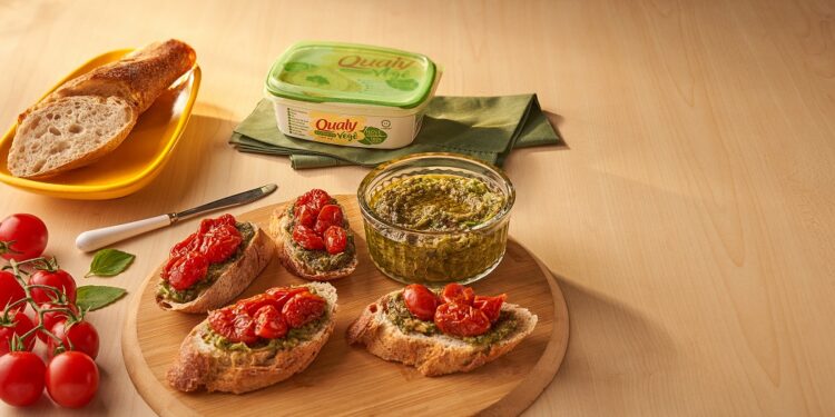 Receita de brusqueta com pesto de talos de vegetais. Foto: Qualy Vegê