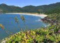 Combinação de lagoa e mar que garante cenários exclusivos para o turismo no Sul - Créditos: commons.wikimedia.org/