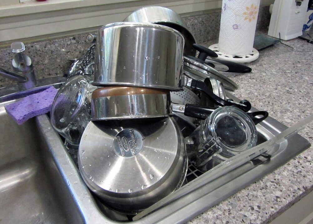 Como tirar a gordura das panelas mais facilmente