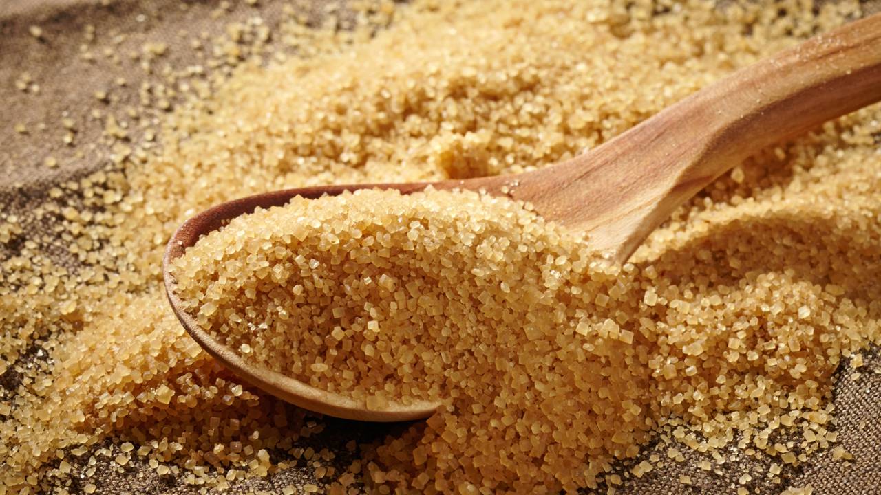 Esfoliante natural com 3 ingredientes deixa lábios gigantes e macios