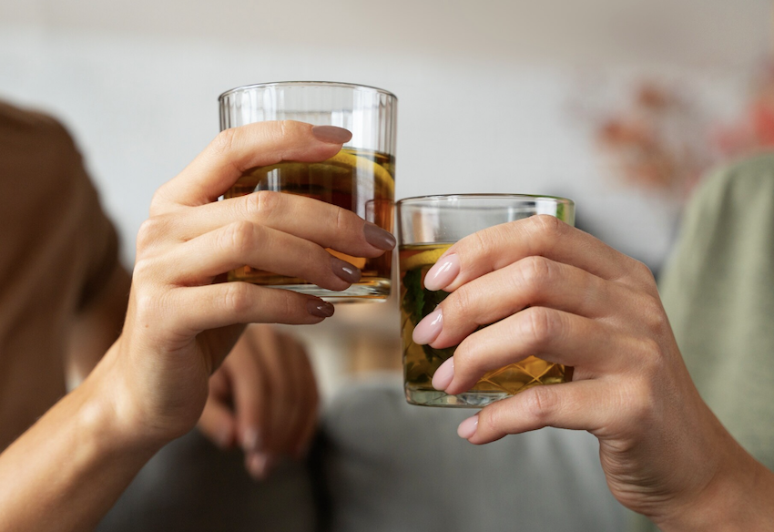 Álcool e dieta não combinam. Foto: Freepik