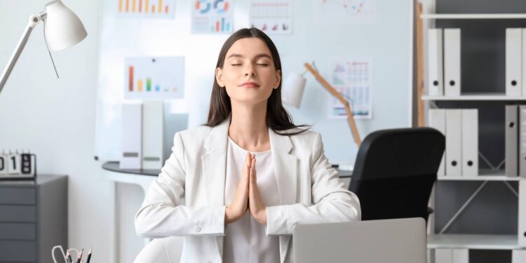 Técnicas de mindfulness que promovem equilíbrio emocional e clareza mental - Créditos: depositphotos.com / serezniy