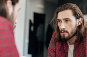 Autoestima masculina bombando: só 3% dos homens se consideram feios. Foto: FreePik