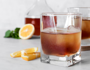 Como identificar uma bebida adulterada? Foto: FreePik