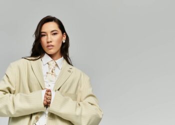 Peça versátil que transforma looks casuais em produções elegantes. - Créditos: depositphotos.com / IgorVetushko