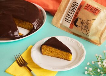 Receita de bolo de cenoura fofinho. Foto: Divulgação FIT FOOD
