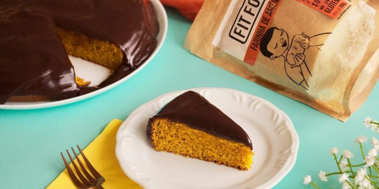 Receita de bolo de cenoura fofinho. Foto: Divulgação FIT FOOD