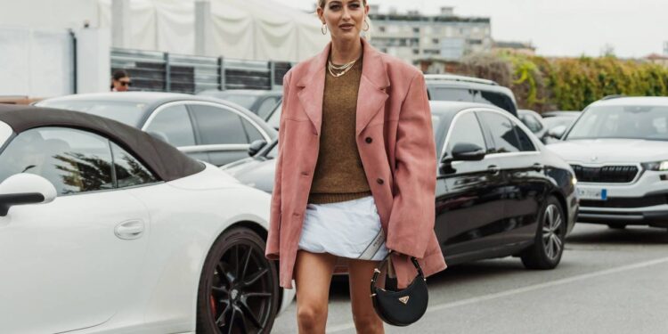 Presença fashion que reflete tendências globais e street style - Créditos: depositphotos.com / hanna.putylina