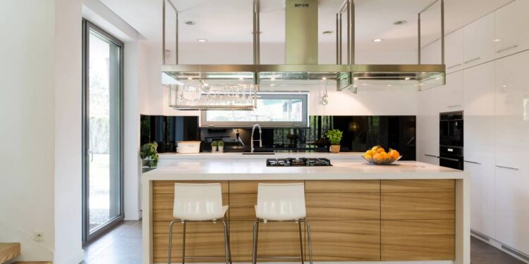 Luz adequada que valoriza a decoração e a percepção do espaço interno - Créditos: depositphotos.com / photographee.eu