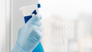 como limpar as janelas de vidro