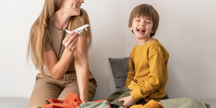 Como montar a mala de férias das crianças de um jeito inteligente. Foto: FreePik