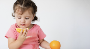 O que fazer para seu filho amar frutas? Foto: FreePik