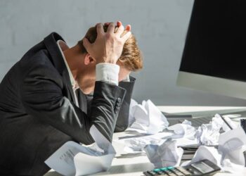 Período de instabilidade que exige resiliência e autoconhecimento - Créditos: depositphotos.com / IgorVetushko