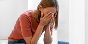 Emoções sufocadas: entenda porque guardar mágoa faz mal. Foto: FreePik