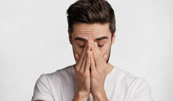 Emoções sufocadas: entenda porque guardar mágoa faz mal. Foto: FreePik