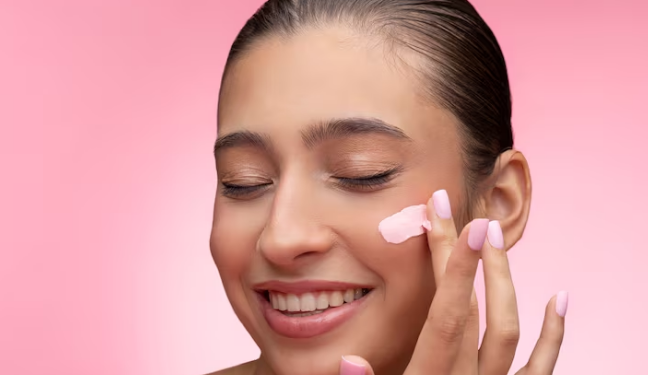 Pequenas escolhas no dia a dia podem diminuir resíduos, economizar recursos e trazer mais bem-estar. Foto: FreePik