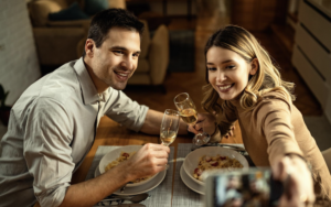 Qual é a influência das redes sociais em seu relacionamento? Foto: FreePik