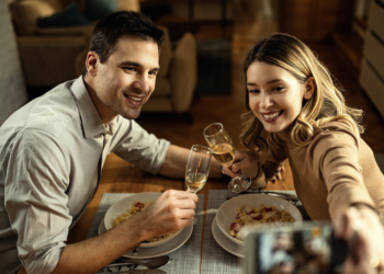 Qual é a influência das redes sociais em seu relacionamento? Foto: FreePik