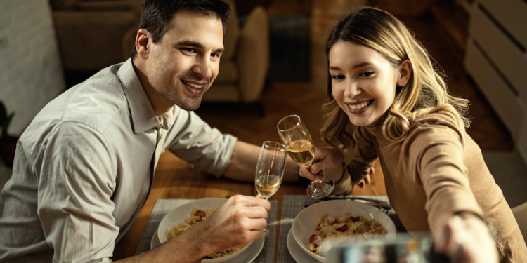 Qual é a influência das redes sociais em seu relacionamento? Foto: FreePik